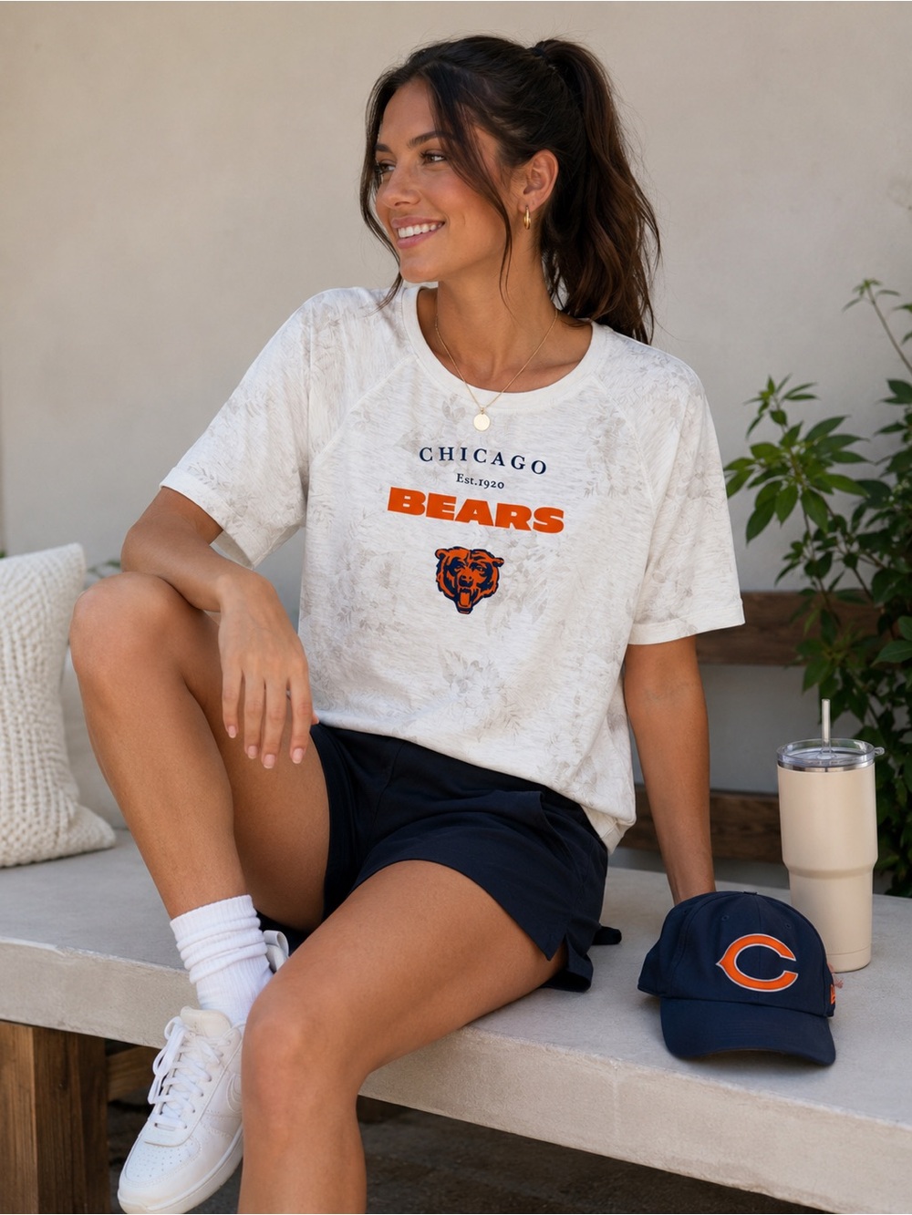 NEW Tommy Bahama Chicago Bears Floral Blitz Tee NWT Women’s XL
